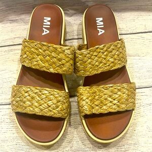 MIA “CAMI” RAFFIA PLATFORM SANDAL